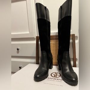 Black leather boots 5.5M